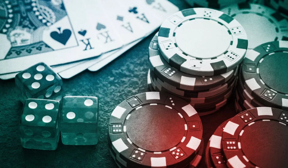 กลยุทธ์การเล่นโป๊กเกอร์สด